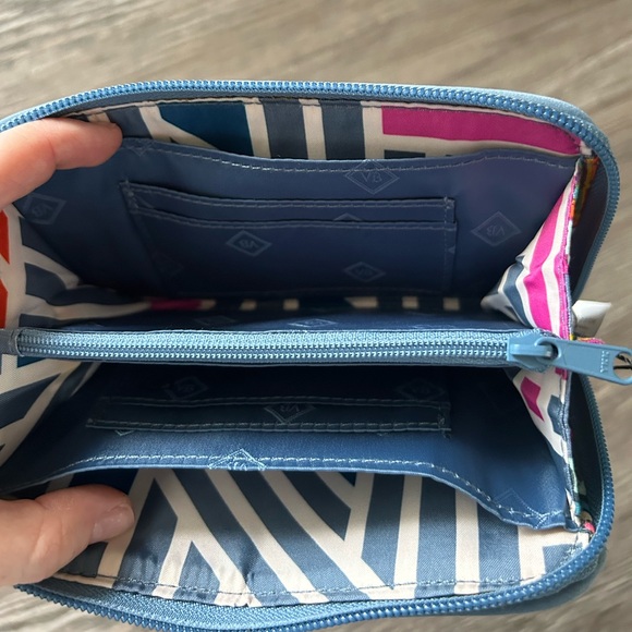 Preused Vera Bradley Multicolor Quilted Wallet - Picture 2 of 2